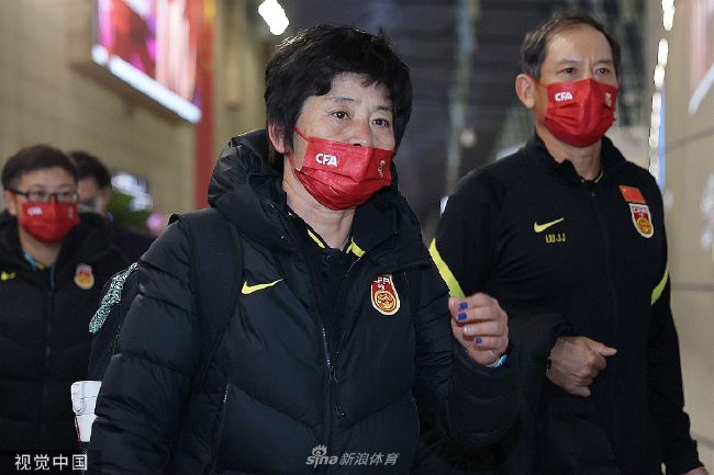 这点不但合用航拍年夜全景镜头，也合用近景甚至特写镜头。